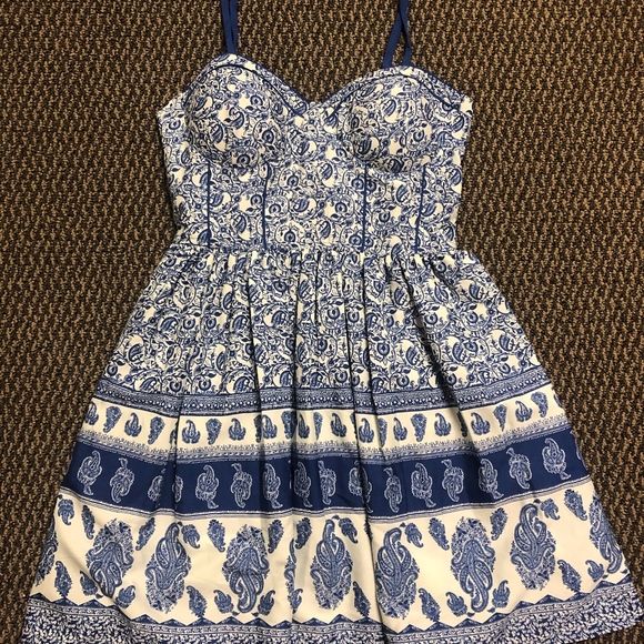 Band of Gypsies Dresses & Skirts - Band of Gypsies Blue Paisley Mini Dress NWT